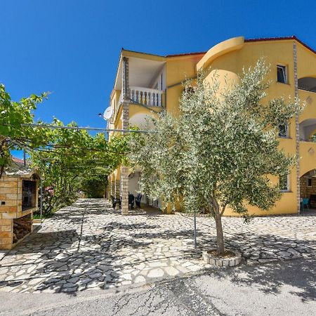 Apartments Mark - 200 M From Sea Novalja Exterior foto